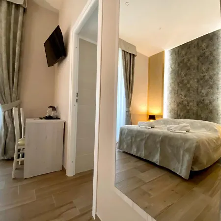 Hotelier 51 3*
